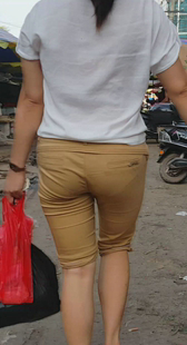 性感黄裤紧内痕大妈