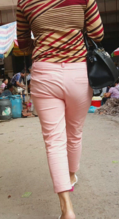 性感粉裤宽臀大妈