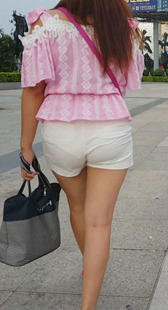 重口味风骚小少妇热裤内痕明显