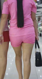 街拍粉裤紧臀大妈