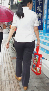 跟拍西裤大妈臀