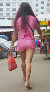 性感圆臀粉色热裤小少妇