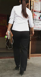 街拍高跟西裤成熟少妇