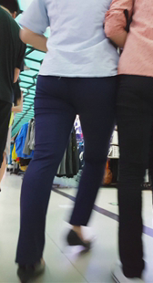 大屁股西裤大妈