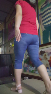 七分蓝裤宽大臀