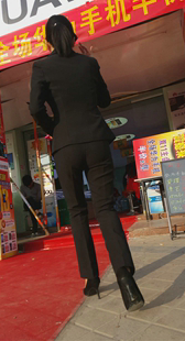 细高跟制服美少妇