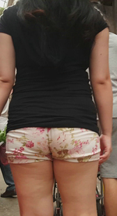 性感大屁股花热裤少妇