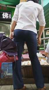 高跟翘臀西裤少妇