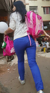 紧臀蓝裤真是性感