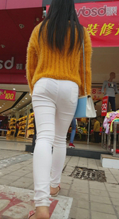 性感白裤圆臀少妇