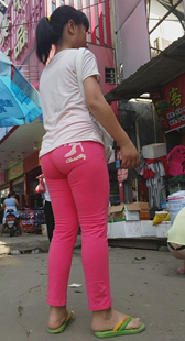 性感粉裤翘臀小妹