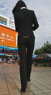 细高跟大长腿制服美少妇