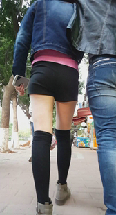 街拍热裤肉丝少妇