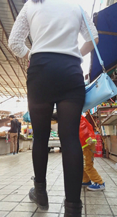 短裙黑丝成熟少妇