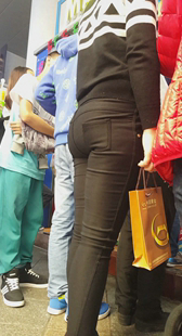 打底裤大屁股小妹