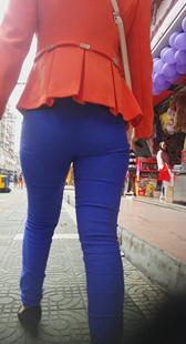 街拍蓝裤巨大臀