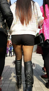 黑丝圆臀热裤少妇