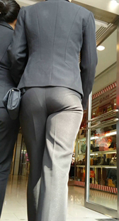 宽紧翘臀西裤少妇