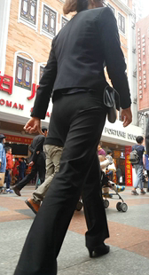 街拍制服圆臀小少妇