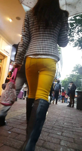 黄裤紧臀小少妇