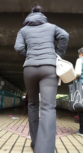 跟拍高跟西裤圆臀少妇
