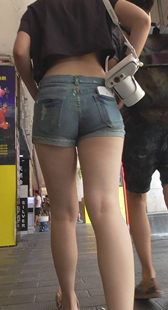 热裤MM身材极品