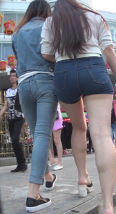 性感美长腿深沟牛仔热裤小少妇