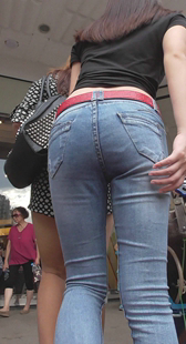 性感翘臀露腰蓝牛大美女