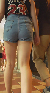 性感勒沟牛仔热裤