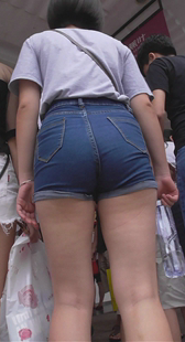 重口味大屁股牛仔热裤少妇