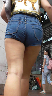 丰满蓝牛热裤少妇