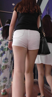 高大白热裤少妇