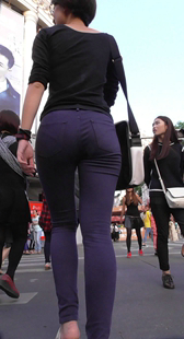 少妇苹果臀曲线动人