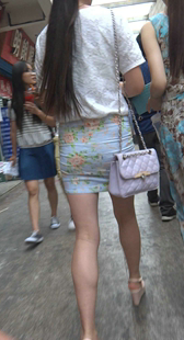 高跟丰满紧裙熟女