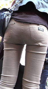 性感包臀金黄色裤美女