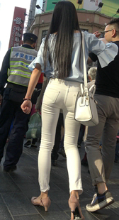 超紧白裤V内痕美女