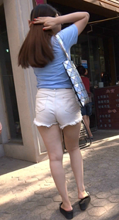 紧身翘臀白热裤美女