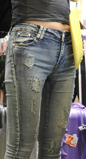 蓝牛翘臀深沟长发美女