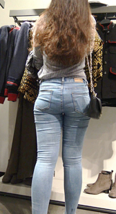 紧牛翘臀美少妇