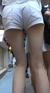 性感大长腿白热裤学生美眉