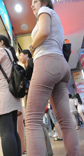 饱满巨臀洋妞口味重