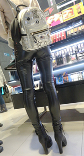 商场包臀皮裤少妇开发多