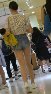 商场牛仔短裤大宽臀