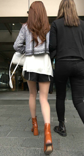 街拍性感热裤美腿漂亮女神