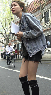 牛仔小外套高挑美丽动人美女