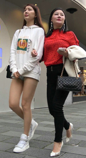 超短热裤丝袜美腿美丽小少妇