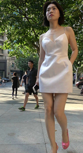 性感吊带裙粉色高跟鞋美女