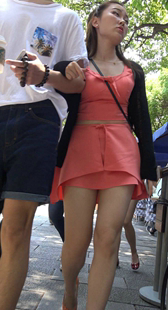 丰满性感连衣裙美腿高颜值女神