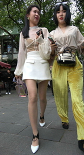 性感街拍美腿高跟鞋御姐