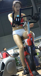 骑动感单车的运动短裤美三角